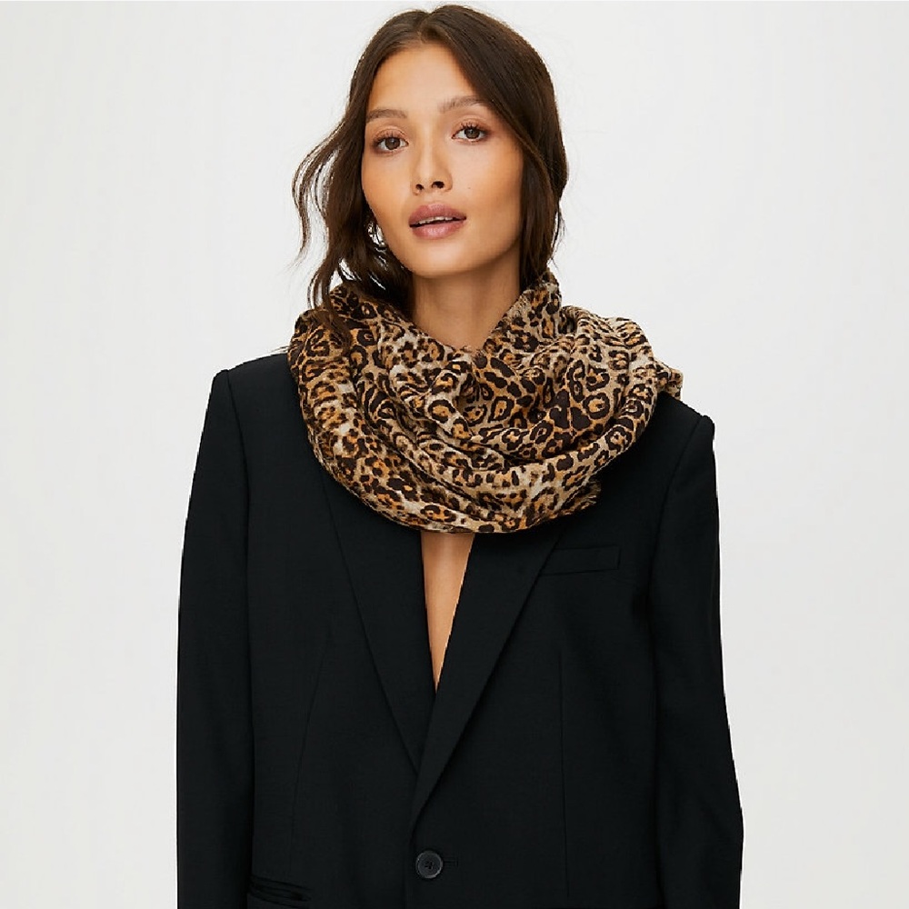 Auxiliary Leopard Scarf